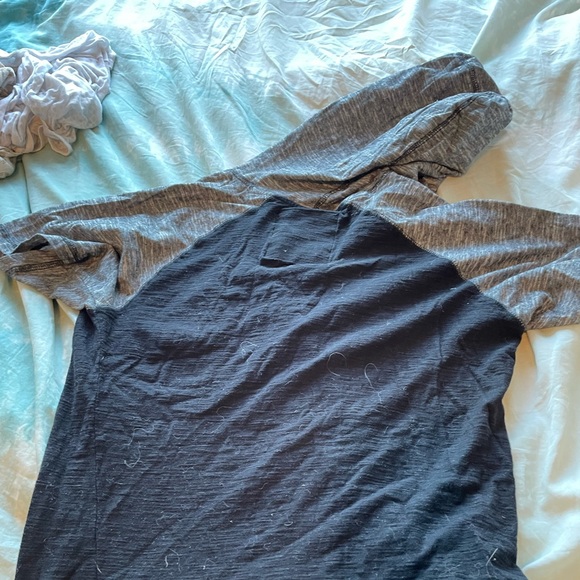 Lightweight hoodie - Picture 2 of 3